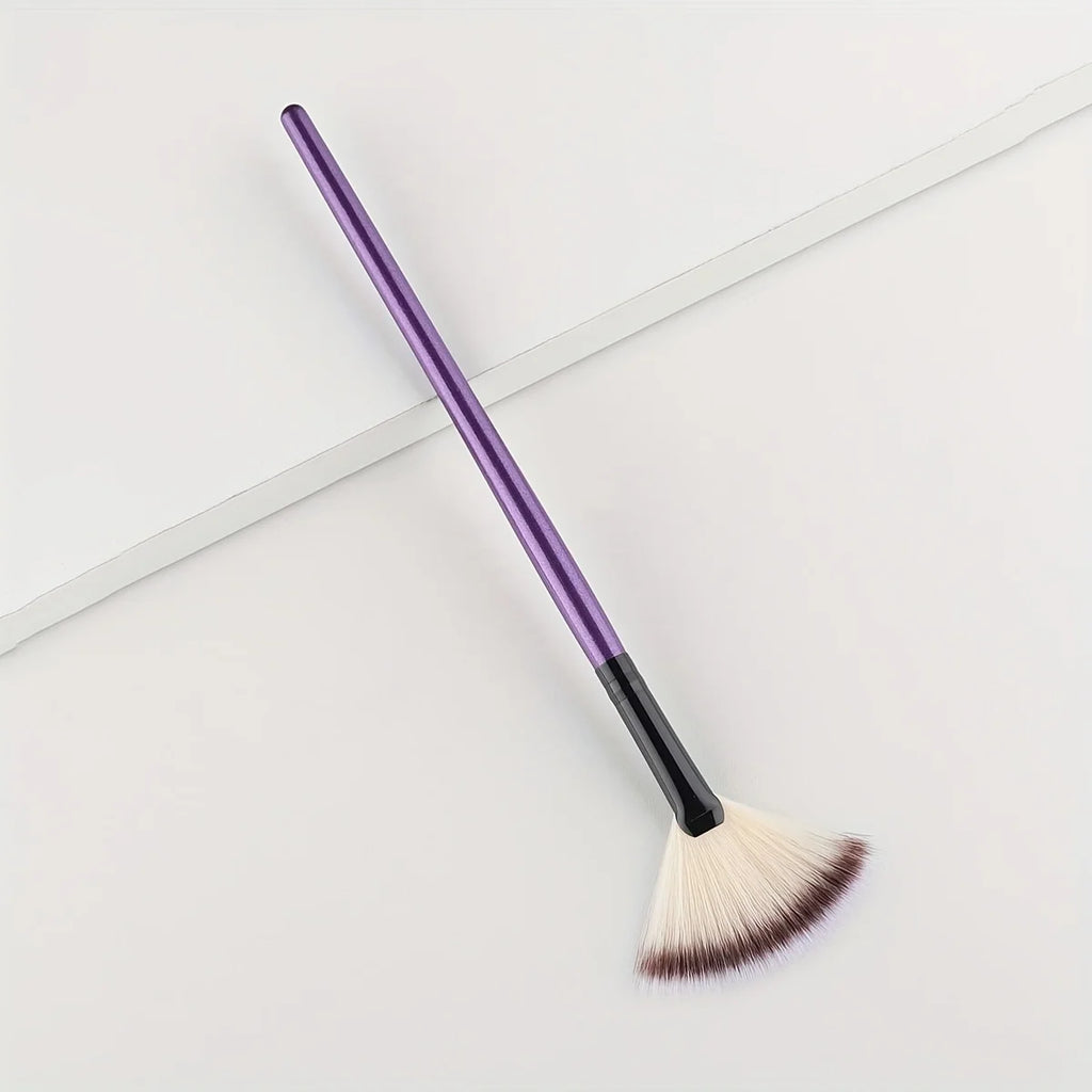 Fan Highlighter Brush - Professional