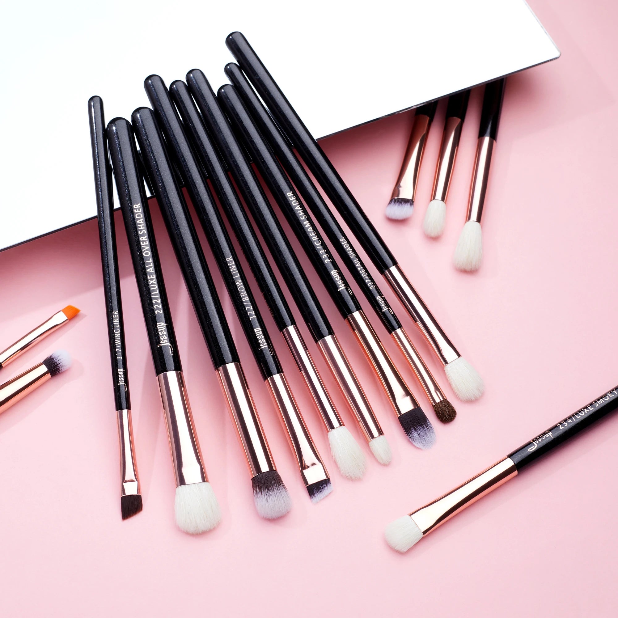 Professional Makeup Brush Set - 15 Pieces